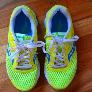 Saucony Wms. Tennis shoes Sz 9